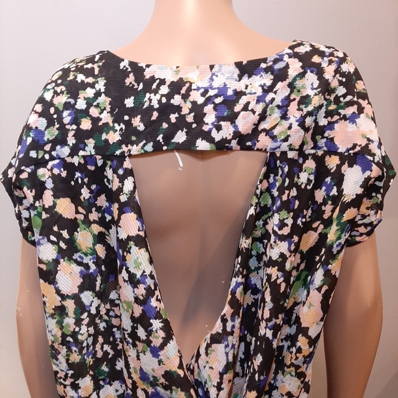3/$20 BCBGENERATION Floral Flowy Blouse Short Sleeve Draped Open Back Cut Out - Picture 8 of 12